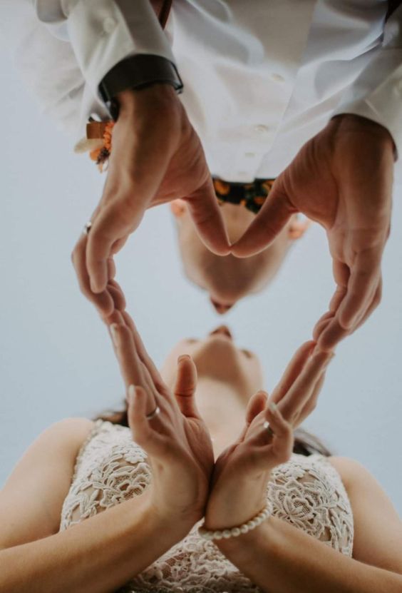 From KlickPin CF Pin by Clarissa Chavarria on For the future!! 💍 in 2025 _ Wedding couple poses photography Wedding photography poses Wedding photos poses